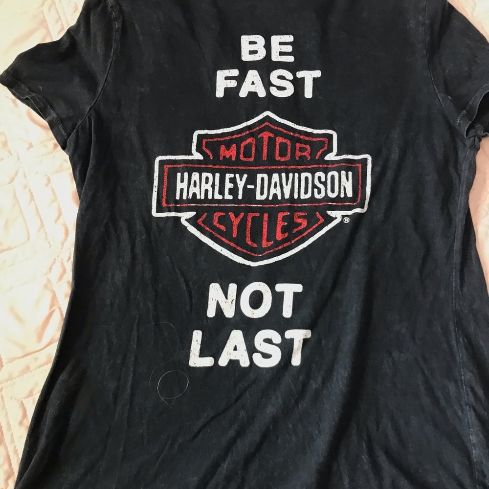 HD t-shirt w/ dog collar neck, sz S. Lightweight with ‘Be fast, not Last’ logo